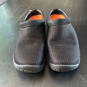 Merrell performance footwear in black size 6